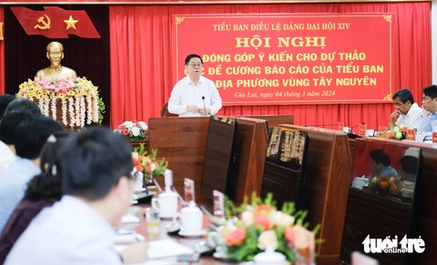 Chống bệnh sợ sai: Sớm có cơ chế bảo vệ cán bộ dám nghĩ, dám làm- Ảnh 1. Hội nghị đóng góp ý kiến cho dự thảo đề cương báo cáo của Tiểu ban Điều lệ Đảng với các tỉnh Tây Nguyên ngày 4-3 - Ảnh: TẤN LỰC