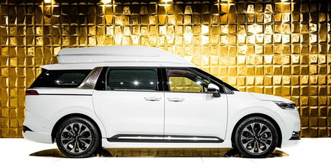 Kia Carnival độ sang như Rolls-Royce, giá ngang Mercedes-Benz S-Class- Ảnh 3. Hollmann International độ trên nền Kia Carnival bản Mỹ, nên thông số vận hành cũng giữ theo chiếc xe được bán ở thị trường này. Động cơ không quá ấn tượng, vẫn là V6 3.5L tạo ra công suất 290 mã lực và mô men xoắn cực đại 355Nm. Hộp số tự động 8 cấp truyền lực đẩy tới bánh trước. Trong khi đó, Hi-Limousine chính hãng dự kiến sử dụng động cơ hybrid 1.5L tăng áp xăng kết hợp hộp số 6 cấp tự động và mô tơ điện đơn