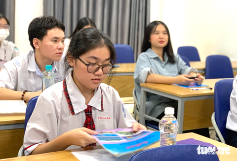 Thí sinh đăng ký thi đánh giá năng lực Đại học Quốc gia TP.HCM cao kỷ lục- Ảnh 1. Thí sinh tham dự kỳ thi đánh giá năng lực Đại học Quốc gia TP.HCM năm 2023 - Ảnh: TRẦN HUỲNH