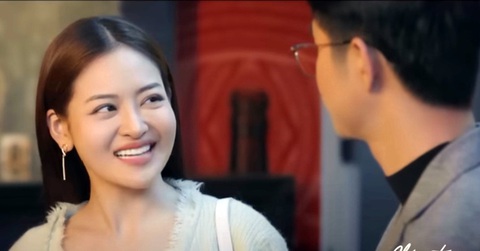 Như Ý có buổi hẹn hò với bác sĩ Tuấn trong phim Chúng ta của 8 năm sau - Ảnh: ĐPCC Như Ý có buổi hẹn hò với bác sĩ Tuấn trong phim Chúng ta của 8 năm sau - Ảnh: ĐPCC