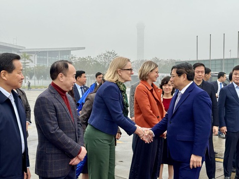 Đại diện Đại sứ quán Úc và New Zealand ra sân bay tiễn Thủ tướng PMc và phu nhân - Ảnh: Duy Linh Đại diện Đại sứ quán Úc và New Zealand ra sân bay tiễn Thủ tướng và phu nhân - Ảnh: DUY LINH