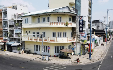 Nhà số 570 đường Võ Văn Kiệt, phường Cầu Kho, quận 1 diện tích đất 80m², một trệt và hai lầu đang bỏ trống - Ảnh: PHƯƠNG NHI Nhà số 570 đường Võ Văn Kiệt, phường Cầu Kho, quận 1 diện tích đất 80m², một trệt và hai lầu đang bỏ trống - Ảnh: PHƯƠNG NHI