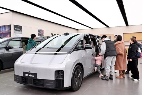 Xe điện MPV Trung Quốc to như Alphard: Sạc 12 phút đi 500km- Ảnh 1. Tuy nhiên, giá gần 600.000 nhân dân tệ vẫn thấp hơn khá nhiều so với Toyota Alphard ở Trung Quốc (từ 772.000 nhân dân tệ)