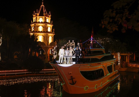 'Vua nhạc sàn' Lương Gia Huy đầu tư trực thăng, siêu xe quay MV- Ảnh 2. 'Vua nhạc sàn' Lương Gia Huy đầu tư trực thăng, siêu xe quay MV- Ảnh 2.