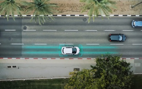 Công nghệ sạc xe điện không dây ngay trên đường ngày càng hiện thực- Ảnh 1. Sạc xe điện không dây trên đường, tại trạm sạc, tại bãi đỗ hay tại nhà đều đang có công ty phát triển - Ảnh: InsideEVs
