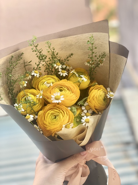 Ngày 8-3 muốn 'đứng hình' khi thấy chị em khoe quà khắp cõi mạng- Ảnh 1. Ngày 8-3, nhiều người chọn đăng tải hình ảnh quà tặng, người lại im lặng - Ảnh minh họa: DIỆU QUÍ