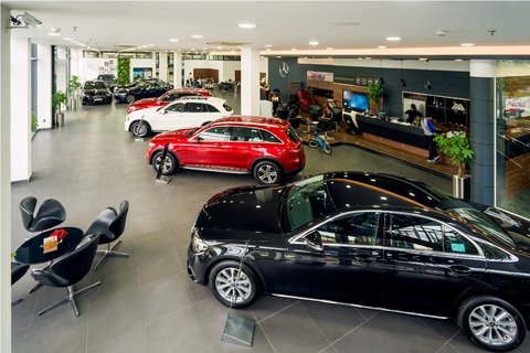 Kích cầu hết nấc, doanh thu xe hơi vẫn 'thảm', Mercedes-Benz giảm vài ngàn tỉ- Ảnh 1. Doanh nghiệp nói khách hàng trì hoãn nhu cầu mua ô tô nên doanh số thấp - Ảnh: Website HAX