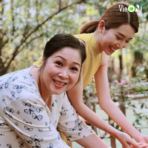 Top 5 bà mẹ 'gây sốt' màn ảnh Việt- Ảnh 3. Hồng Vân và Thúy Ngân