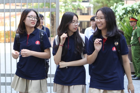Ngừng tuyển sinh lớp 6 trong các trường THPT chuyên từ năm học tới- Ảnh 1. Từ năm 2024 - 2025, các Trường THPT chuyên sẽ không tuyển sinh khối không chuyên. Trong ảnh: kì thi vào lớp 10 ở Hà Nội - Ảnh: CHU HÀ LINH