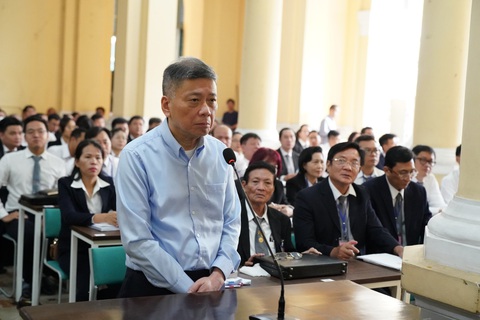 Chồng bà Trương Mỹ Lan đã 'quẹt thẻ' 225,5 tỉ đồng để làm gì?- Ảnh 1. Ông Chu Lập Cơ (chồng bà Trương Mỹ Lan) tại phiên tòa xét xử vụ án giai đoạn 1 - Ảnh: T.L.