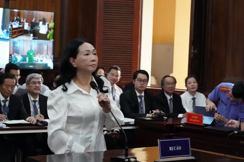 Xét xử vụ Vạn Thịnh Phát: Bị cáo Nguyễn Cao Trí xin vắng mặt trong ngày xử tiếp theo- Ảnh 2. Bị cáo Trương Mỹ Lan tại tòa - Ảnh: HOÀNG HÙNG