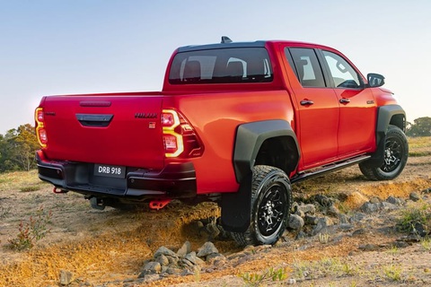 Toyota Hilux hiệu suất cao sắp về Đông Nam Á, khó về Việt Nam- Ảnh 2. Cả khả năng off-road lẫn thông số vận hành xe đều được cải thiện nhờ động cơ cải tiến cùng dàn trang bị mới - Ảnh: Toyota