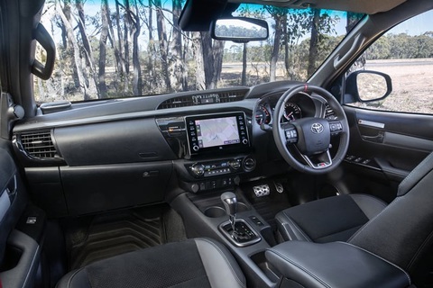 Toyota Hilux hiệu suất cao sắp về Đông Nam Á, khó về Việt Nam- Ảnh 3. Nội thất xe là khu vực ít điểm độc quyền nhất so với Hilux GR Sport thông thường - Ảnh: Toyota