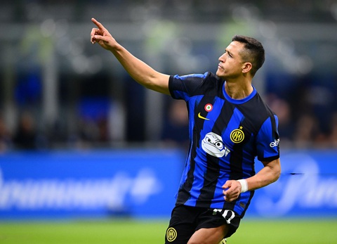 Tin tức thể thao sáng 5-3: Arsenal thắng 6-0; Mbappe có bị đối xử như ở Ligue 1 không?- Ảnh 2. Alexis Sanchez ăn mừng bàn thắng cho Inter Milan - Ảnh: GETTY