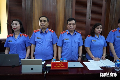 Xét xử vụ Vạn Thịnh Phát: Bị cáo Nguyễn Cao Trí xin vắng mặt trong ngày xử tiếp theo- Ảnh 8. Viện kiểm sát tham gia phiên tòa - Ảnh: HỮU HẠNH