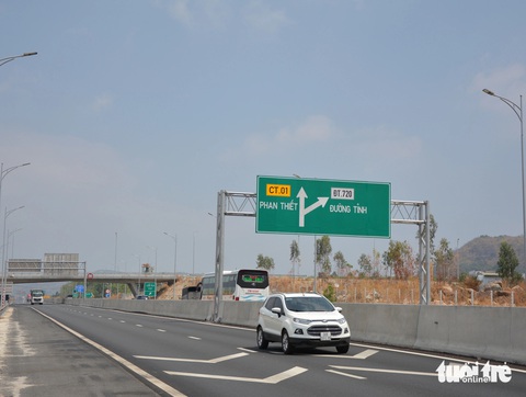 Các phương án thay đổi biển chỉ dẫn tại nút giao cao tốc qua tỉnh Bình Thuận- Ảnh 3. Tại nút giao này, địa phương thống nhất với chủ đầu tư sẽ điều chỉnh hướng đi Dầu Giây trên đường ĐT 720 cho phù hợp. Tại nhánh xuống của nút giao nối với đường ĐT 720, địa phương đề nghị bổ sung biển chỉ dẫn hướng đi cụ thể các huyện Hàm Tân, Tánh Linh.