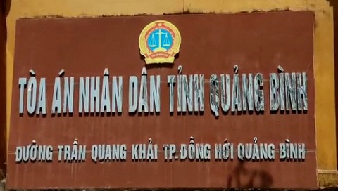 Cho thôi việc nữ cán bộ qua Mỹ du lịch rồi không trở về- Ảnh 1. Tòa án nhân dân tỉnh Quảng Bình nơi nữ cán bộ vừa được cho nghỉ việc vì đi du lịch Mỹ rồi không về - Ảnh: QUỐC NAM