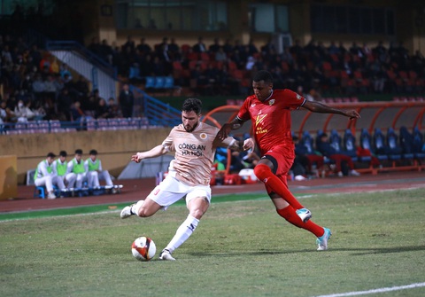VAR góp mặt ở 3 trận cầu tâm điểm vòng 13 V-League 2023-2024- Ảnh 1. Trận cầu giữa Công An Hà Nội (bìa trái) và Thể Công Viettel sẽ được áp dụng công nghệ VAR - Ảnh: CAHN FC