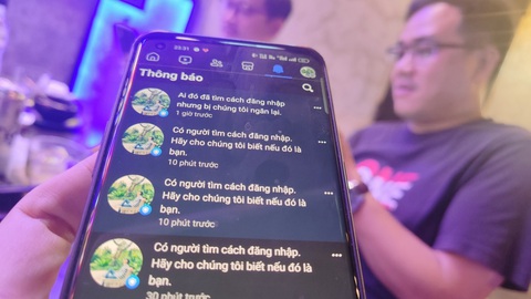 Facebook sập tại Việt Nam và nhiều nước- Ảnh 1. Người dùng tại Việt Nam đăng nhập lại Facebook được từ khoảng 23h28 ngày 5-3, nhưng còn chập chờn - Ảnh: Gia Tiến