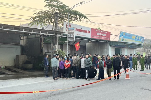 Hai người đàn ông đi tập thể dục bị xe tải tông tử vong trên tỉnh lộ- Ảnh 1. Hiện trường vụ tai nạn giao thông trên tỉnh lộ 511, đoạn qua xã Quảng Lưu, huyện Quảng Xương, Thanh Hóa sáng 5-3 - Ảnh do người dân cung cấp