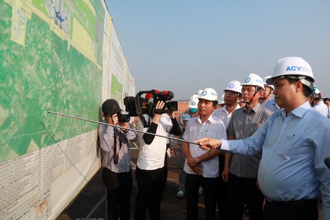 Làm rõ nguyên nhân các dự án trọng điểm ở Đồng Nai chậm tiến độ- Ảnh 1. Đoàn giám sát của Quốc hội nghe báo cáo tiến độ các dự án trọng điểm ở Đồng Nai - Ảnh: AN BÌNH