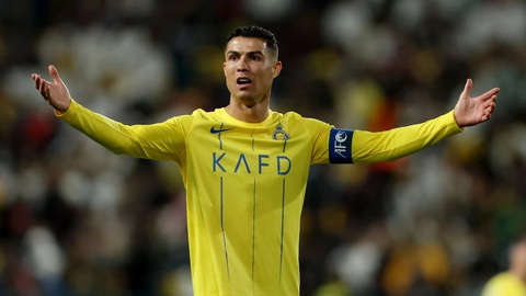 Trở lại sau án treo giò, Ronaldo tiếp tục bị cổ động viên chế giễu- Ảnh 1. Ronaldo không còn phản ứng gay gắt với cổ động viên - Ảnh: GETTY IMAGES