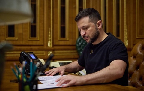 Tổng thống Zelensky tiếp tục thay nhân sự cấp cao quân đội- Ảnh 1. Tổng thống Ukraine Volodymyr Zelensky - Ảnh: KORRESPONDENT