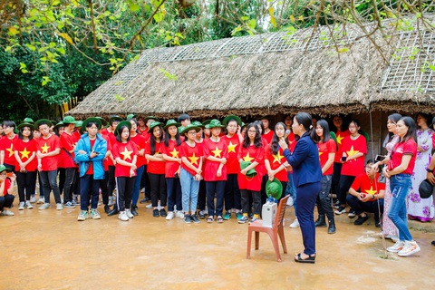 Một chương trình trải nghiệm ngoài trường dành cho học sinh khối 11 của Trường THPT Lê Hồng Phong, TP Hải Phòng tại tỉnh Nghệ An - Ảnh: Trường THPT Lê Hồng Phong Một chương trình trải nghiệm ngoài trường dành cho học sinh khối 11 của Trường THPT Lê Hồng Phong, TP Hải Phòng tại tỉnh Nghệ An - Ảnh: Trường THPT Lê Hồng Phong
