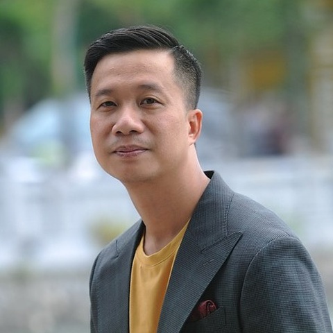 Chấm giải 'Khoảnh khắc Tết của tôi': Bất ngờ với nhiều cách đón Tết độc đáo- Ảnh 2. Nhà văn Trương Quý là 1 trong 4 giám khảo của cuộc thi Khoảnh khắc Tết của tôi 2024