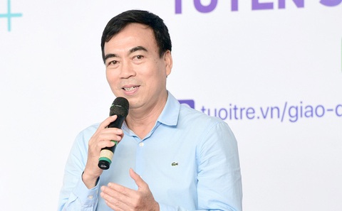 TS Phạm Tấn Hạ tư vấn cho thí sinh tại Ngày hội tư vấn tuyển sinh - hướng nghiệp do báo Tuổi Trẻ tổ chức tại TP.HCM ngày 3-3 Ảnh: DUYÊN PHAN TS Phạm Tấn Hạ tư vấn cho thí sinh tại Ngày hội tư vấn tuyển sinh - hướng nghiệp do báo Tuổi Trẻ tổ chức tại TP.HCM ngày 3-3 - Ảnh: DUYÊN PHAN