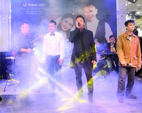 Backstreet Boys đã tái hợp, còn nhóm Quả Dưa Hấu thì sao?- Ảnh 3. Năm 2014, Quả Dưa Hấu tái hợp trên sân khấu sau 14 năm, hát chúc mừng hạnh phúc thành viên Anh Tú