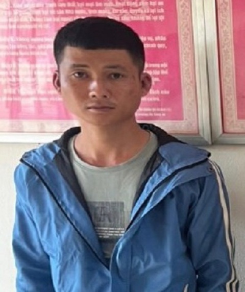 Bắt thanh niên thu tiền bảo kê xe khách- Ảnh 1. Nguyễn Văn Nguyên tại cơ quan điều tra - Ảnh: P.P