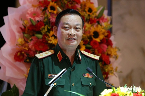 Trung tướng Trần Hoài Trung: Mong muốn báo chí tiếp tục đồng hành cùng Quân khu 7- Ảnh 1. Trung tướng Trần Hoài Trung, chính ủy Quân khu 7, phát biểu tại buổi gặp mặt - Ảnh: MINH HÒA