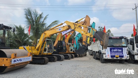 Khởi công đường Hồ Chí Minh đoạn Rạch Sỏi - Bến Nhất, Gò Quao - Vĩnh Thuận- Ảnh 4. Dự án chia làm 2 gói thầu XL1 và XL2, có nhiều doanh nghiệp, tập đoàn lớn trong nước tham gia - Ảnh: BỬU ĐẤU