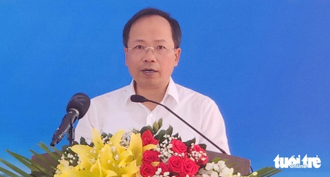 Khởi công đường Hồ Chí Minh đoạn Rạch Sỏi - Bến Nhất, Gò Quao - Vĩnh Thuận- Ảnh 2. Thứ trưởng Bộ Giao thông vận tải Nguyễn Duy Lâm phát biểu tại buổi khởi công - Ảnh: BỬU ĐẤU