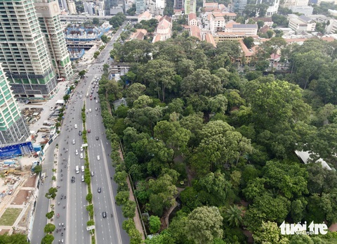 Thảo cầm viên: 'Không gian chữa lành giữa lòng đô thị'- Ảnh 4. Thảo cầm viên được người dân ví von là lá phổi xanh của đô thị TP.HCM - Ảnh: CHÂU TUẤN