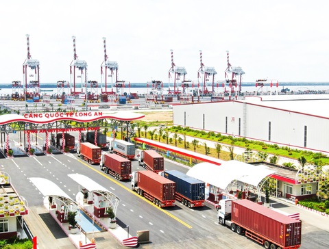 Long An ưu tiên thu hút 4 dự án lớn để mở rộng mạng lưới logistics cửa ngõ Tây Nam Bộ- Ảnh 1. Cảng quốc tế Long An là trung tâm cho mạng lưới logistics tỉnh đang phát triển - Ảnh: AN LONG