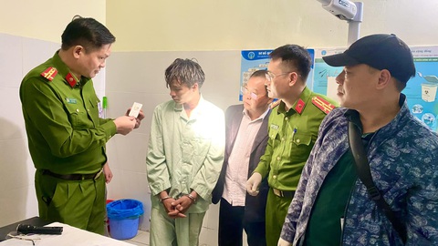 Lời khai của nghi phạm sát hại bạn gái ở Lai Châu- Ảnh 1. Phạm Hải Đăng, Phó giám đốc Công an tỉnh Lai Châu trực tiếp xét hỏi Lò Văn Xươm ngay sau khi bị bắt - Ảnh: Công an tỉnh Lai Châu