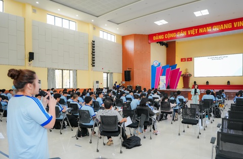 Shinhan Life Việt Nam tổ chức chương trình hướng nghiệp cho học sinh- Ảnh 2. Shinhan Life Việt Nam tổ chức chương trình hướng nghiệp cho học sinh- Ảnh 2.