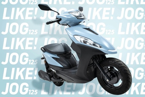 Yamaha Jog 125 vóc dáng như Honda Vision, giá như Air Blade- Ảnh 5. Tuy nhiên, Yamaha Jog 125 lại sử dụng khối động cơ 125cc cùng mức giá cao hơn hẳn đối thủ. Ở Việt Nam, Honda Vision hiện có giá niêm yết từ 31,1 triệu đến 36,6 triệu đồng tùy từng phiên bản. Giá quy đổi của Yamaha Jog 125 khá tiệm cận Air Blade 125 (từ 42 triệu đồng) và Vario 125 (từ 40,7 triệu đồng), nhưng sau khi gánh thêm chi phí và thuế phí khi nhập về thì Jog 125 lại gần hơn với SH mode 125 phiên bản đặc biệt (hơn 63 triệu đồng)