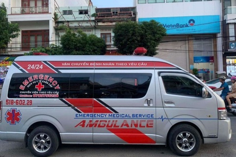 Chủ xe cứu thương bốc cháy ở quận 10 nói gì?- Ảnh 2. Chiếc xe vận chuyển người bệnh theo yêu cầu biển số 51B-60229 lúc chưa bốc cháy - Ảnh: Sở Y tế cung cấp