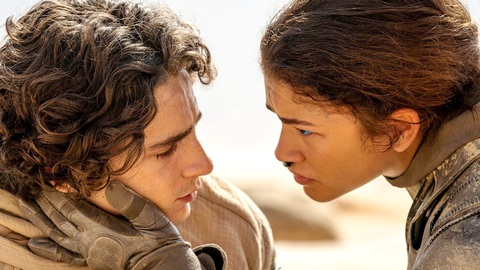 Dune 2, giấc mơ chưa dứt- Ảnh 1. Trong Dune 2, Paul (Timothée Chalamet) phải lựa chọn giữa tình yêu và “người được chọn” - Ảnh: Warner Bros
