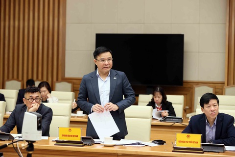 Phó thủ tướng 'chê' phương án xử lý Nhà máy đóng tàu Dung Quất chưa thuyết phục- Ảnh 1. Chủ tịch PVN Lê Mạnh Hùng thông tin về phương án xử lý dự án - Ảnh: VGP