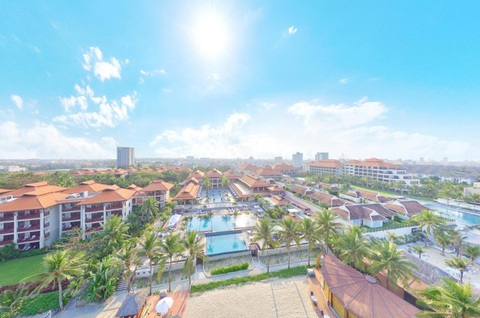 Nhân viên resort phục vụ tỉ phú, người nổi tiếng phải tuân thủ quy định nghiêm ngặt- Ảnh 5. Furama resort là khu lưu trú hạng sang từng đón rất nhiều nguyên thủ quốc gia, nhân vật hàng đầu thế giới - Ảnh: Booking.com