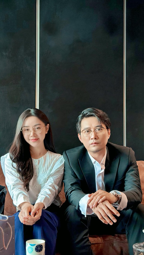 Khôi Trần lý giải mối quan hệ 'bỏ ngỏ' với Quỳnh Kool trong Chúng ta của 8 năm sau- Ảnh 2. Cặp đôi cô giáo Nguyệt - sếp Giang được
