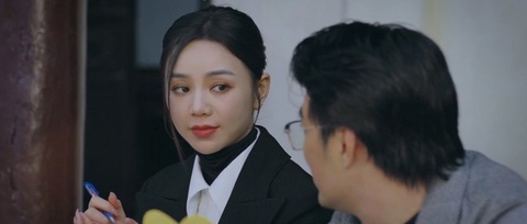Khôi Trần lý giải mối quan hệ 'bỏ ngỏ' với Quỳnh Kool trong Chúng ta của 8 năm sau- Ảnh 3. Khép lại với màn thả thính trực tiếp của sếp Giang và sự ngại ngùng của cô giáo Nguyệt xinh đẹp