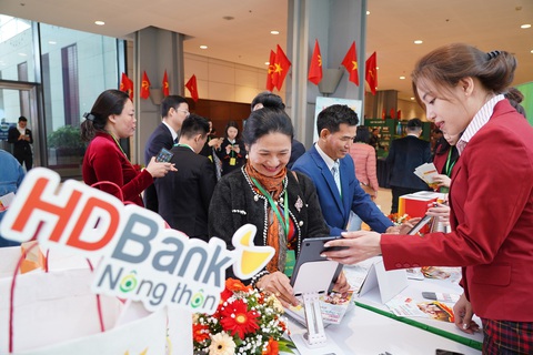 Ngân hàng góp sức cùng kỷ lục của gạo Việt- Ảnh 1. từ đầu năm, một số ngân hàng thương mại đã chủ động nguồn vốn và kế hoạch giải ngân, cùng ngành lúa gạo hướng đến những kỷ lục mới - Ảnh: HDB