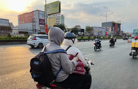 Chọn bỏ phố về quê: Rũ bỏ áp lực thành thị nhưng không quá mộng mơ- Ảnh 1. Bạn trẻ rời phố về quê một phần để gần gũi gia đình và cuộc sống nhẹ nhàng hơn - Ảnh minh họa: Y.TRINH