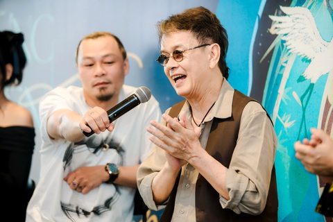 Đức Huy: Nếu con tim không vui trở lại thì cuộc đời sẽ không yêu mình- Ảnh 2. Nhạc sĩ Đức Huy tại buổi họp báo ở Hà Nội - Ảnh: NGÔ XUÂN PHÚ