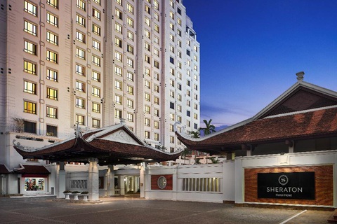 Khách sạn Sheraton Hà Nội kỷ niệm 20 năm- Ảnh 1. Lối vào sảnh chính của khách sạn Sheraton Hà Nội